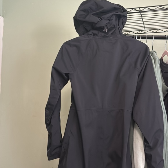 Lululemon Definitely Raining Jacket
Black 2️⃣ - Picture 9 of 12
